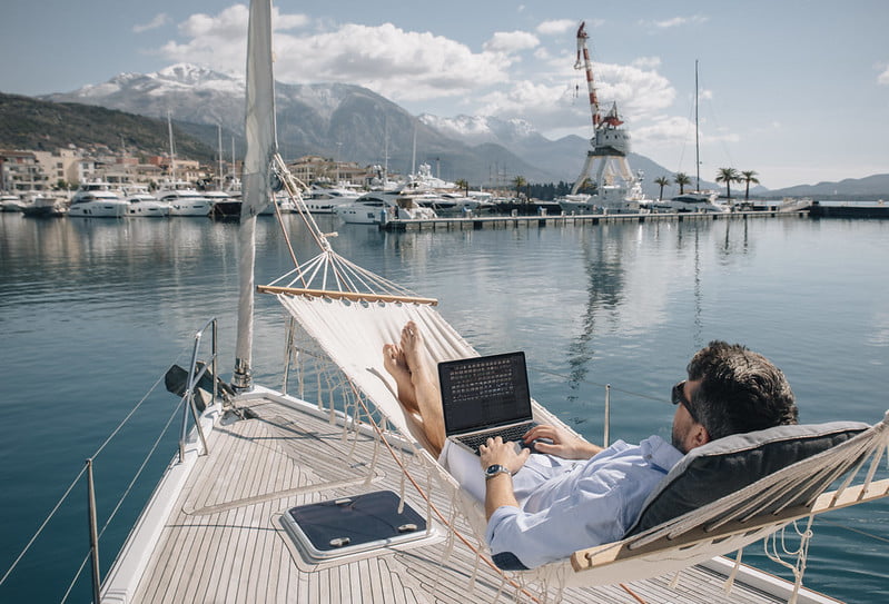 Advantages of working from home at the seaside