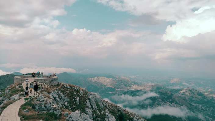 Experience the Majesty of Nature with a Scenic Trek