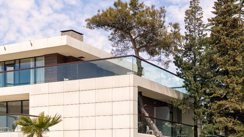Eco-Friendly Luxury Homes: Why is This a Fast-Charging Trend