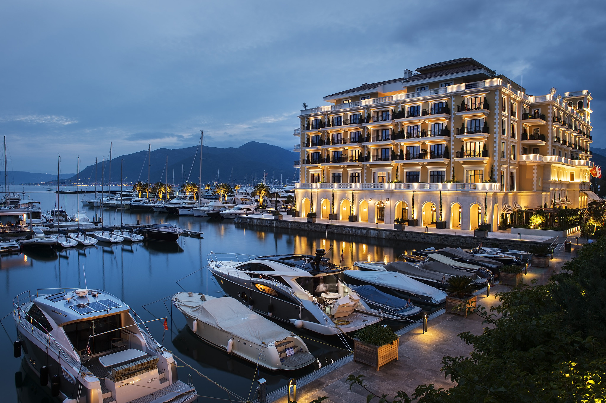  Signature Stays at five-star Hotels
